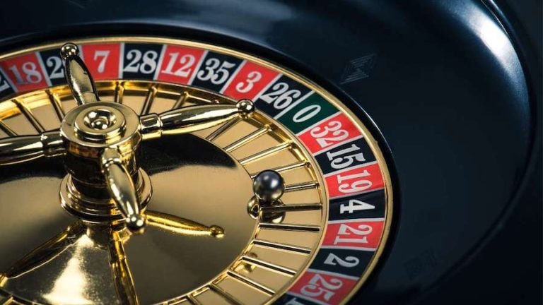 Perbandingan antarmuka aplikasi togel lotto di Android dan browser iOS